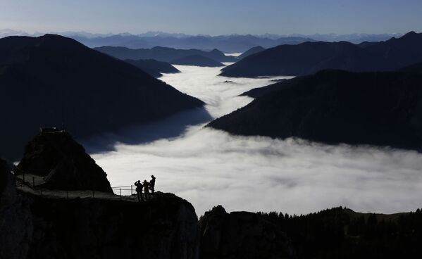 德國阿爾卑斯山的霧中山谷 - 俄羅斯衛星通訊社
