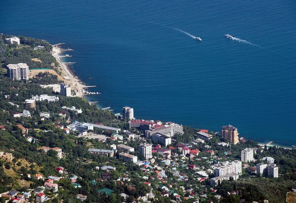 從克里米亞艾佩特里峰俯瞰黑海海岸和米什霍爾（Mishor）村 - 俄羅斯衛星通訊社