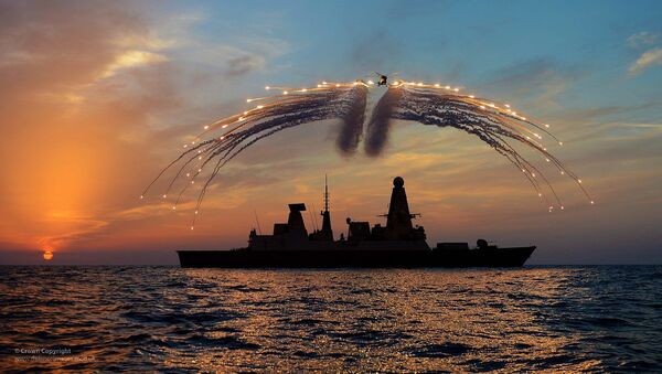 英国“飞龙”号驱逐舰与“韦斯特兰山猫”直升机参加演习。 - 俄罗斯卫星通讯社