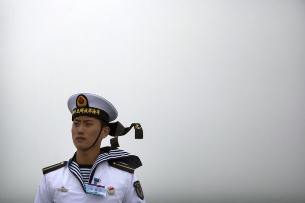 “戚繼光”號訓練艦的中國船員接受檢閱。 - 俄羅斯衛星通訊社