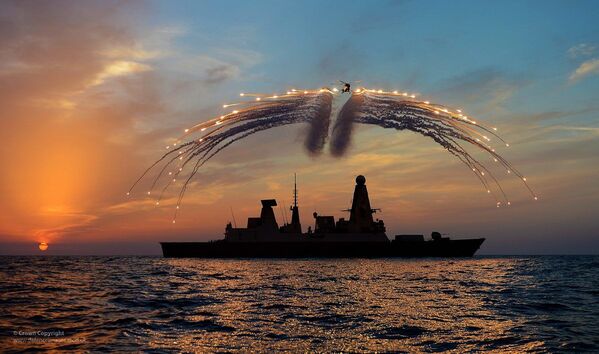 英国“飞龙”号驱逐舰与“韦斯特兰山猫”直升机参加演习。 - 俄罗斯卫星通讯社