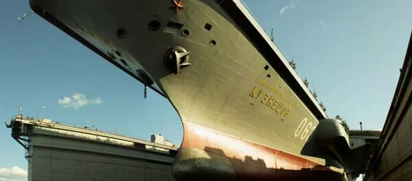 Тяжелый авианесущий крейсер Северного флота Адмирал Кузнецов в плавучем доке на 82-м судоремонтном заводе  - 俄罗斯卫星通讯社