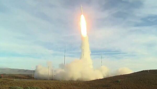 Запуск баллистической ракеты с авиабазы Ванденберг в Калифорнии - 俄罗斯卫星通讯社