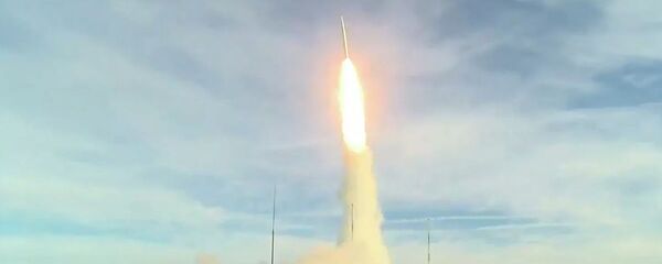 Запуск баллистической ракеты с авиабазы Ванденберг в Калифорнии - 俄羅斯衛星通訊社