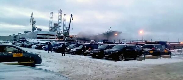 Кадр из видео. Пожар на крейсере Адмирал Кузнецов - 俄罗斯卫星通讯社