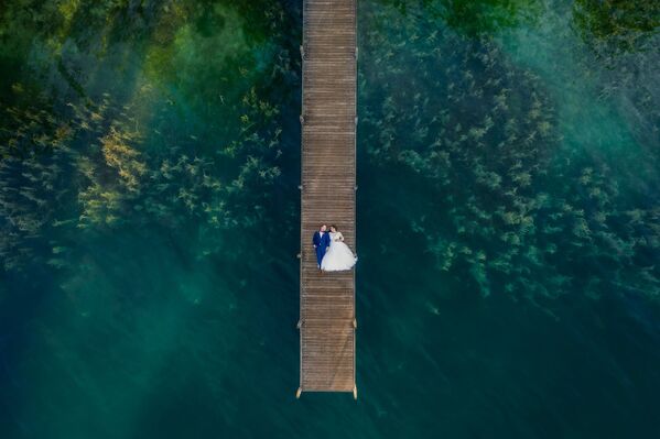 2019年国际婚礼摄影师大赛俯拍组决赛作品，米沙·巴提格（瑞士）。 - 俄罗斯卫星通讯社