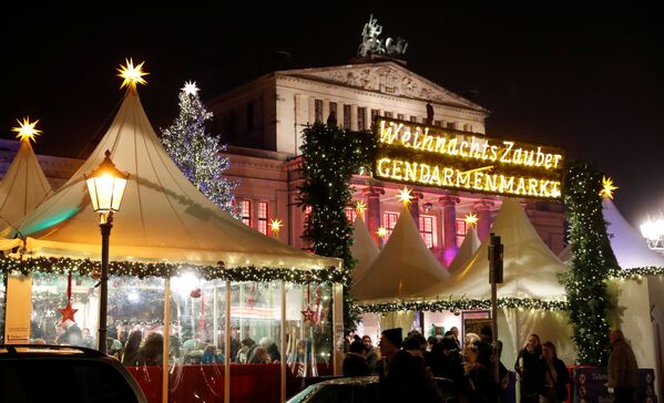 Рождественская ярмарка на площади Жандарменмаркт в Берлине - 俄罗斯卫星通讯社