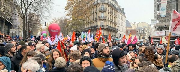 Во время демонстрации в Париже Во время демонстрации в Париже - 俄罗斯卫星通讯社