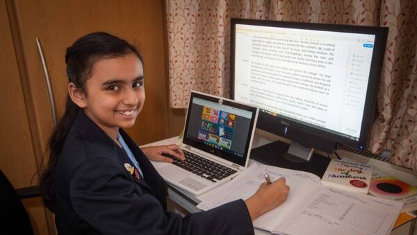 10岁女孩智商超爱因斯坦和霍金 - 俄罗斯卫星通讯社