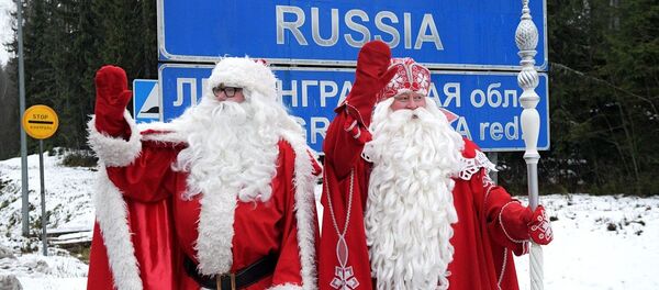 Встреча российского Деда Мороза и финского Йоулупукки на российско-финляндской границе Встреча российского Деда Мороза и финского Йоулупукки на российско-финляндской границе - 俄罗斯卫星通讯社