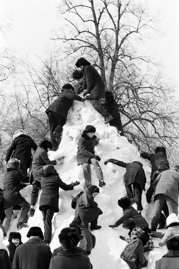 Детвора на снежной горке, 1979 год - 俄罗斯卫星通讯社