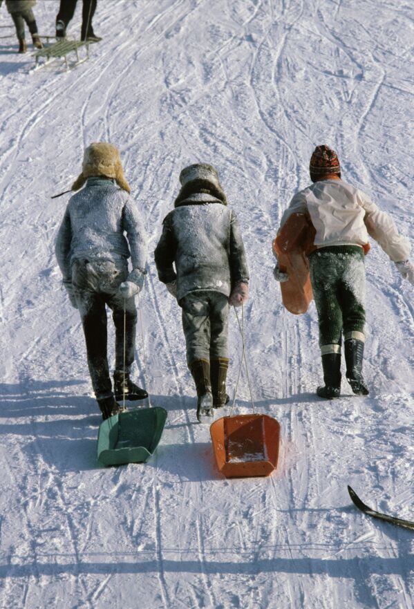 Дети катаются на санках, 1983 год - 俄罗斯卫星通讯社