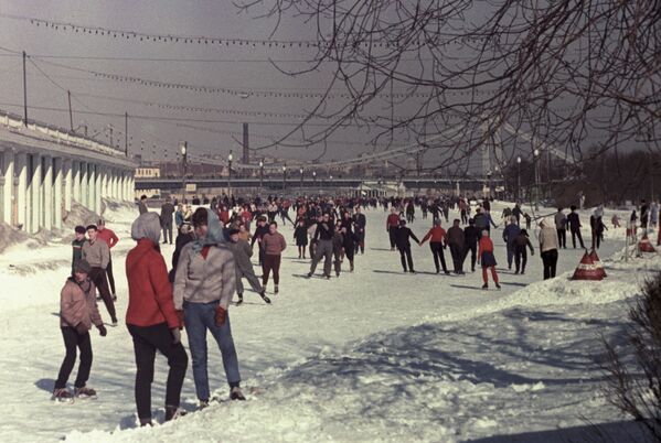 莫斯科高尔基文化休闲公园的溜冰场。 - 俄罗斯卫星通讯社
