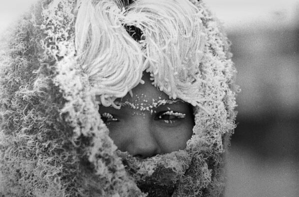 嚴寒中的女孩 - 俄羅斯衛星通訊社