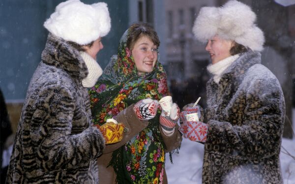 吃冰淇淋的女孩 - 俄羅斯衛星通訊社