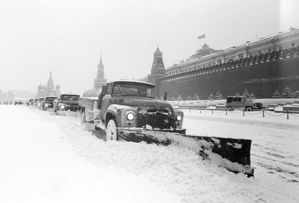 雪后清理莫斯科街道 - 俄罗斯卫星通讯社