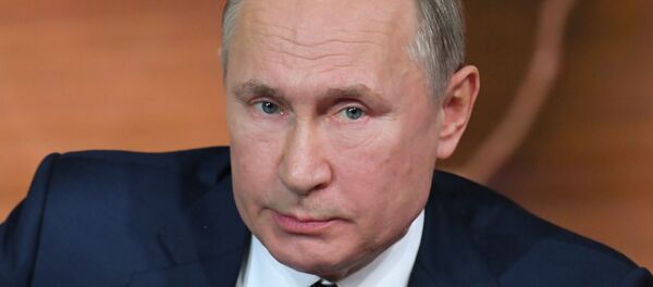 Президент РФ Владимир Путин на большой ежегодной пресс-конференции в Центре международной торговли на Красной Пресне.  - 俄罗斯卫星通讯社