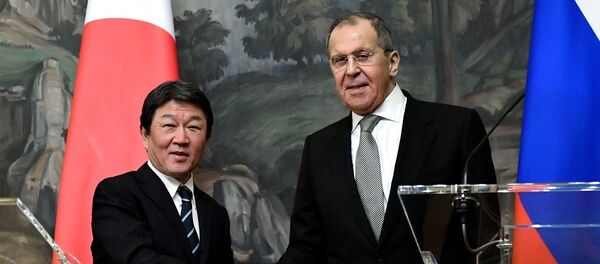 Министр иностранных дел РФ Сергей Лавров (справа) и министр иностранных дел Японии Тосимицу Мотэги во время пресс-конференции по итогам встречи в Москве. Министр иностранных дел РФ Сергей Лавров (справа) и министр иностранных дел Японии Тосимицу Мотэги во время пресс-конференции по итогам встречи в Москве. - 俄罗斯卫星通讯社