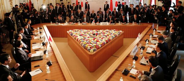 Переговоры Ли Кэцяна, Синдзо Абэ и Мун Чже Ина на саммите в Осаке Переговоры Ли Кэцяна, Синдзо Абэ и Мун Чже Ина на саммите в Осаке - 俄罗斯卫星通讯社