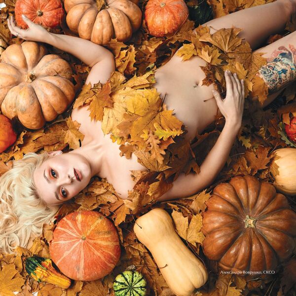 俄羅斯女子冰球聯盟2020年歷上的冰球運動員亞歷山德拉·沃夫魯什科 - 俄羅斯衛星通訊社