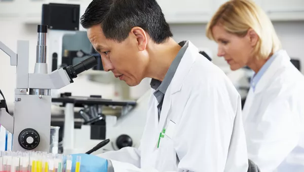 科學家發現新冠病毒在體內保持多長時間 - 俄羅斯衛星通訊社