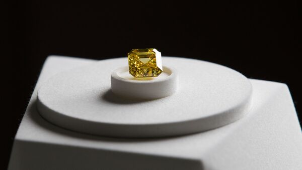 Уникальный жёлтый бриллиант - 俄罗斯卫星通讯社