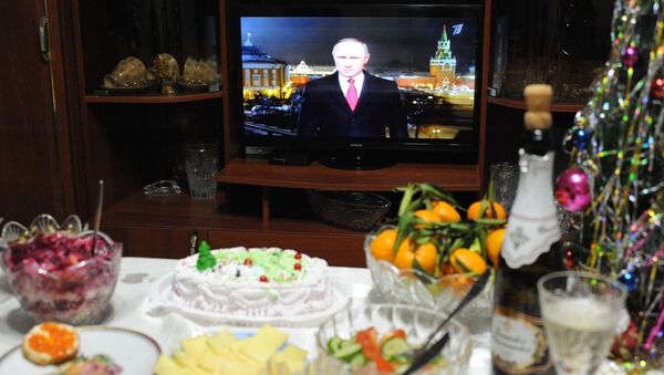Праздничный стол во время встречи Нового года в Чите - 俄羅斯衛星通訊社