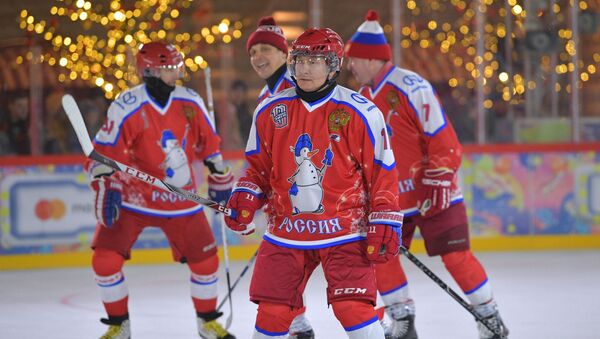 Президент РФ В. Путин принял участие в предновогоднем товарищеском матче Ночной хоккейной лиги - 俄羅斯衛星通訊社