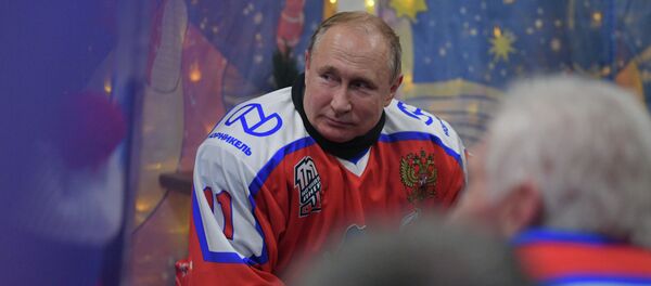 Президент РФ В. Путин принял участие в предновогоднем товарищеском матче Ночной хоккейной лиги - 俄羅斯衛星通訊社
