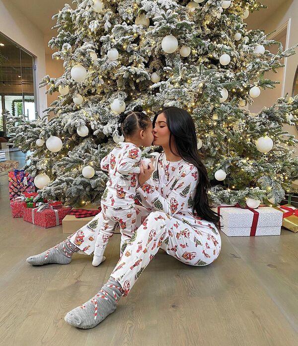 全球最年轻亿万富翁2岁女儿已会说“铂金包” - 俄罗斯卫星通讯社