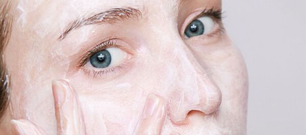 Женщина с кремом на лице - 俄罗斯卫星通讯社