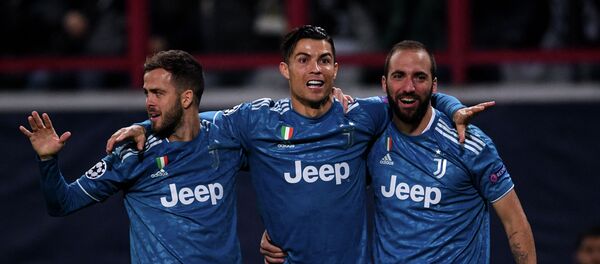 C罗换发型  - 俄罗斯卫星通讯社