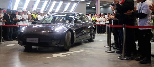 Передача первой партии собранных на заводе американской компании Tesla в Шанхае электромобилей Tesla Model 3 - 俄羅斯衛星通訊社