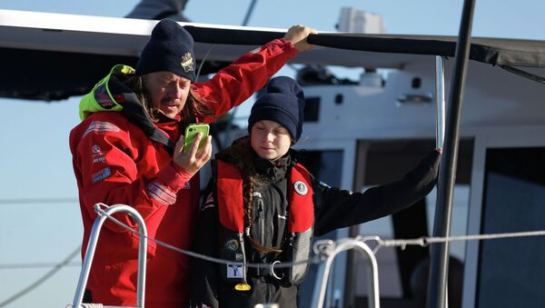 Грета Тунберг с отцом Грета Тунберг с отцом - 俄罗斯卫星通讯社