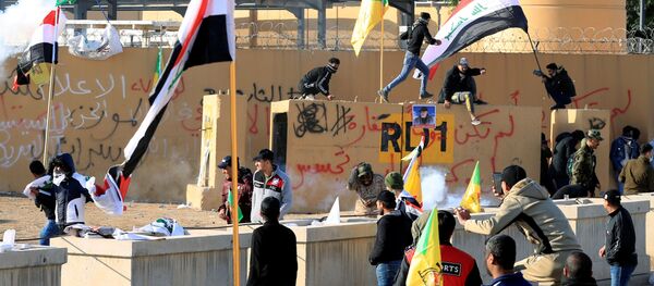 Беспорядки у посольства США в Багдаде  - 俄罗斯卫星通讯社