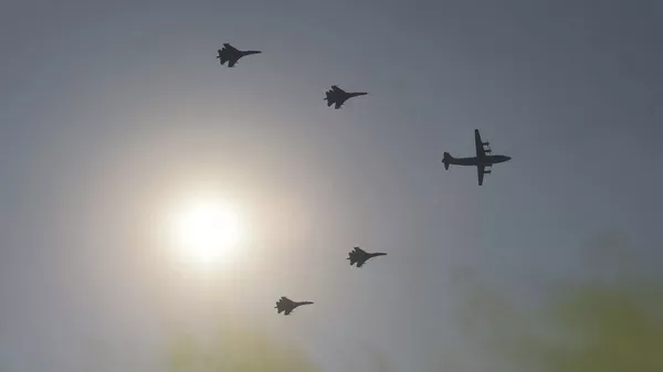 A formation of military airplanes, one Y-8 transport aircraft leading four J-11 air superiority fighters, fly over Beijing during a military parade at Tiananmen Square on October 1, 2019, to mark the 70th anniversary of the founding of the People's Republic of China - 俄羅斯衛星通訊社
