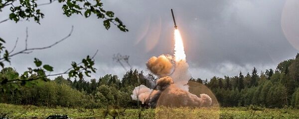 This undated file photo provided Tuesday, Sept. 19, 2017, by Russian Defense Ministry official web site shows a Russian Iskander-K missile launched during a military exercise at a training ground at the Luzhsky Range, near St. Petersburg, Russia. President Vladimir Putin rejected the U.S. claim that Russia violated the 1987 Intermediate-Range Nuclear Forces Treaty by developing a new cruise missile, saying that Russia has other weapons that can do the job.  - 俄罗斯卫星通讯社