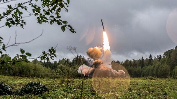 This undated file photo provided Tuesday, Sept. 19, 2017, by Russian Defense Ministry official web site shows a Russian Iskander-K missile launched during a military exercise at a training ground at the Luzhsky Range, near St. Petersburg, Russia. President Vladimir Putin rejected the U.S. claim that Russia violated the 1987 Intermediate-Range Nuclear Forces Treaty by developing a new cruise missile, saying that Russia has other weapons that can do the job.  - 俄罗斯卫星通讯社