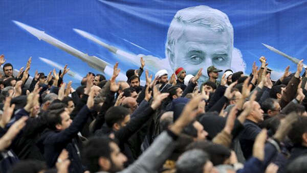 Антиамериканская демонстрация в Тегеране на фоне портрета генерала Касема Сулеймани, убитого во время авиаудара в Багдаде - 俄罗斯卫星通讯社