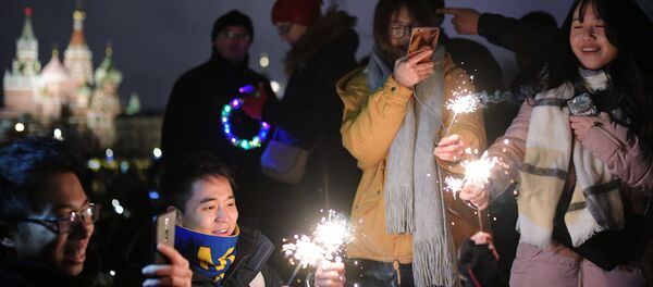 新年夜的紅場匯聚了成千上萬的莫斯科人和遠道而來的外國朋友 - 俄羅斯衛星通訊社
