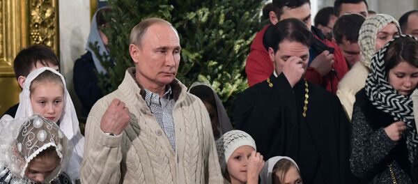 Президент РФ В. Путин посетил Рождественское богослужение - 俄罗斯卫星通讯社