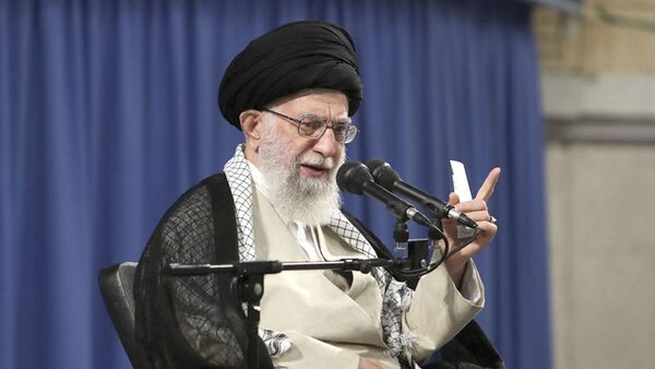 Верховный лидер Ирана Али Хаменеи выступает в Тегеране.  - 俄罗斯卫星通讯社