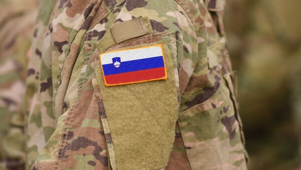 Флаг Словении на рукаве военной формы - 俄羅斯衛星通訊社