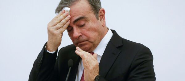 Экс-глава Nissan Карлос Гон на пресс-конференции в Бейруте Экс-глава Nissan Карлос Гон на пресс-конференции в Бейруте - 俄羅斯衛星通訊社