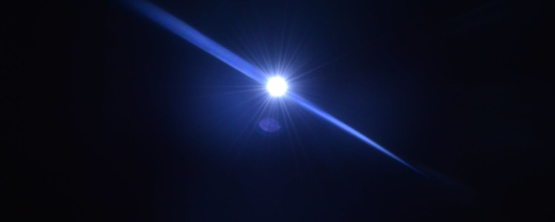 週三晚上在基輔上空燃燒的明亮的閃光不明物體，很可能是從天琴座流星雨中墜落的隕石 - 俄羅斯衛星通訊社, 1920, 20.04.2023