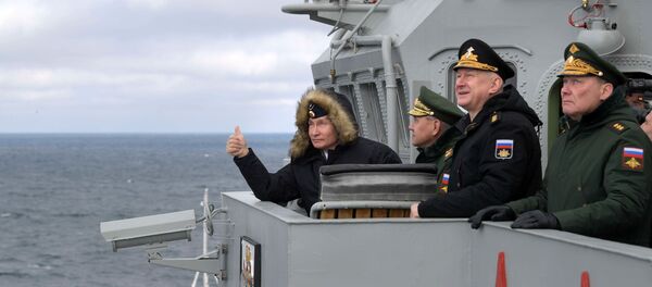 Владимир Путин с борта ракетного крейсера «Маршал Устинов» наблюдал за ходом совместных учений Северного и Черноморского флотов с выполнением ракетных стрельб, в том числе крылатыми ракетами «Калибр» и гиперзвуковой аэробаллистической ракетой «Кинжал» - 俄羅斯衛星通訊社