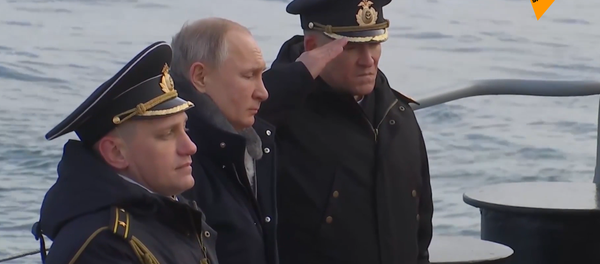 普京乘坐导弹巡洋舰观摩黑海军演 - 俄罗斯卫星通讯社