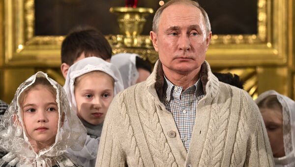Президент РФ В. Путин посетил Рождественское богослужение - 俄罗斯卫星通讯社