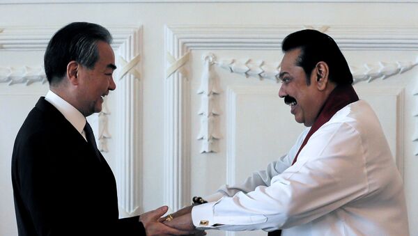 斯里蘭卡總理馬欣達與中國外長王毅 - 俄羅斯衛星通訊社