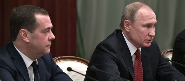 15 января 2020. Президент РФ Владимир Путин и председатель правительства РФ Дмитрий Медведев перед встречей с членами правительства - 俄罗斯卫星通讯社